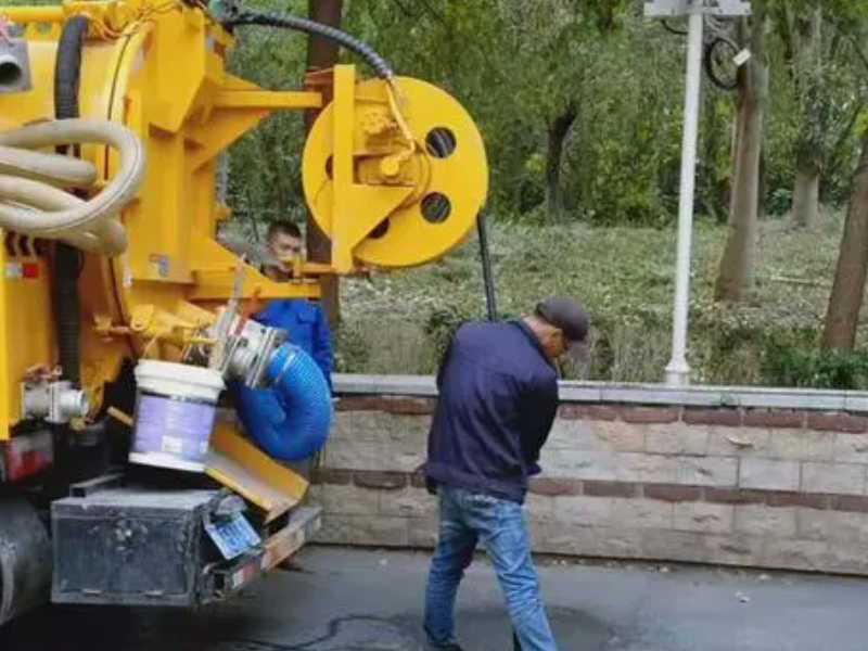 芙蓉区家里马桶堵了，找疏通马桶电话，就来找我们