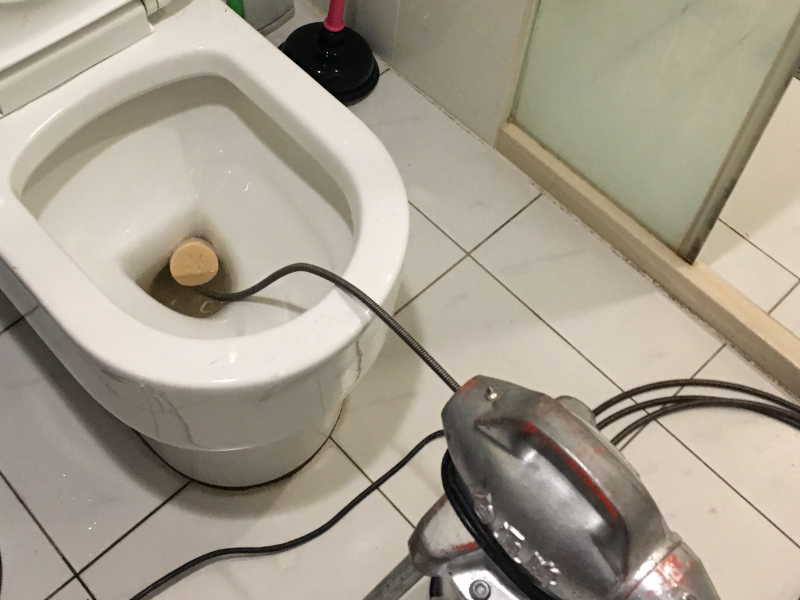 芙蓉区厕所堵了马桶堵了找我们一个电话快捷上门