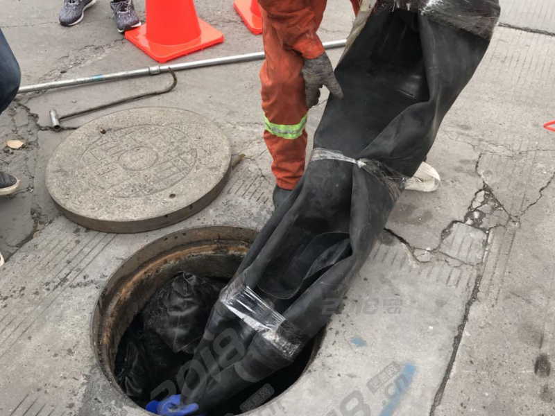 芙蓉区厕所堵了马桶堵了找我们一个电话快捷上门